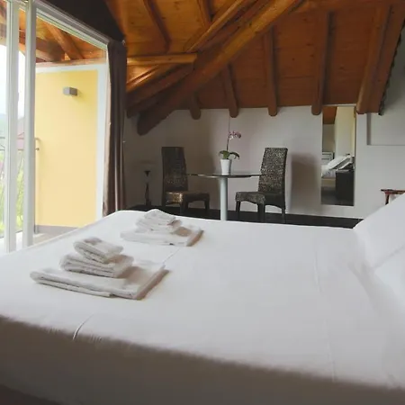 Corte Santa Libera 3* Сан-Феделе-Интельви