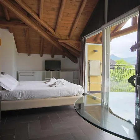 Corte Santa Libera 3* Сан-Феделе-Интельви